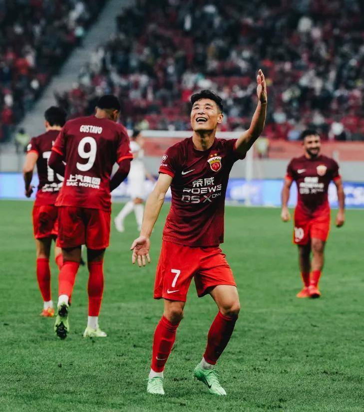 包含大牌球星伤愈复出，球队备战迎战强敌的词条