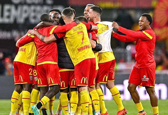 小组战绩稳定，马赛力压对手稳居榜首的简单介绍