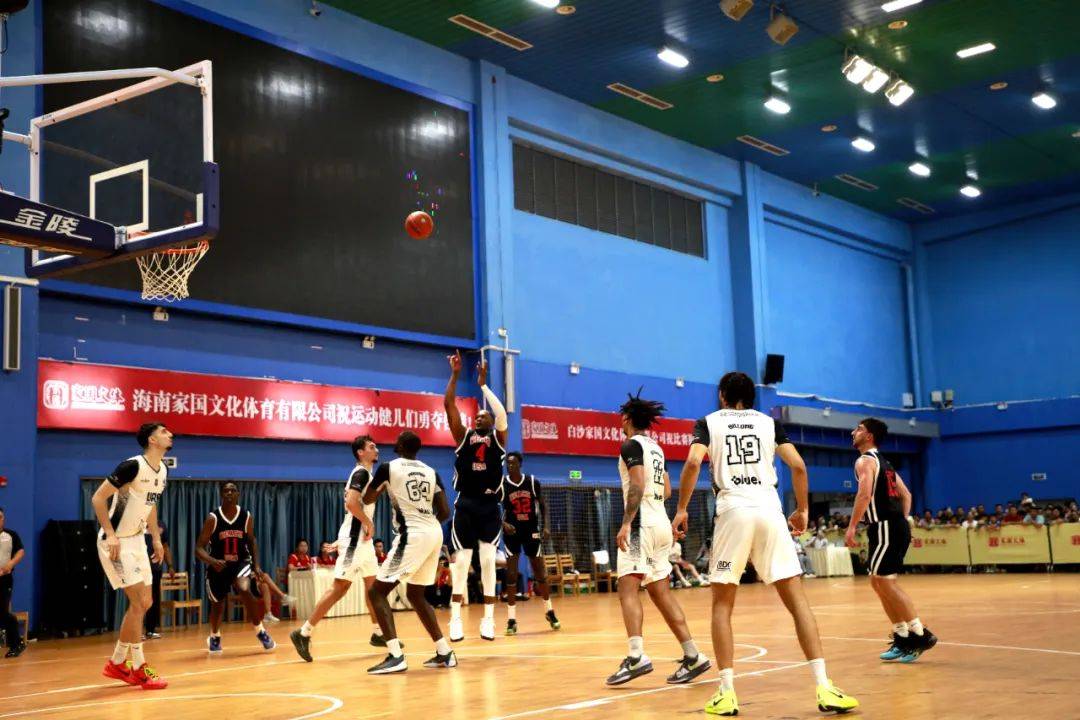 国际篮球联赛在全球范围内深受球迷喜爱的简单介绍