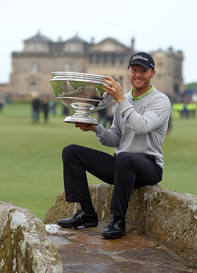 包含葡萄牙高尔夫选手表现出色夺冠的词条