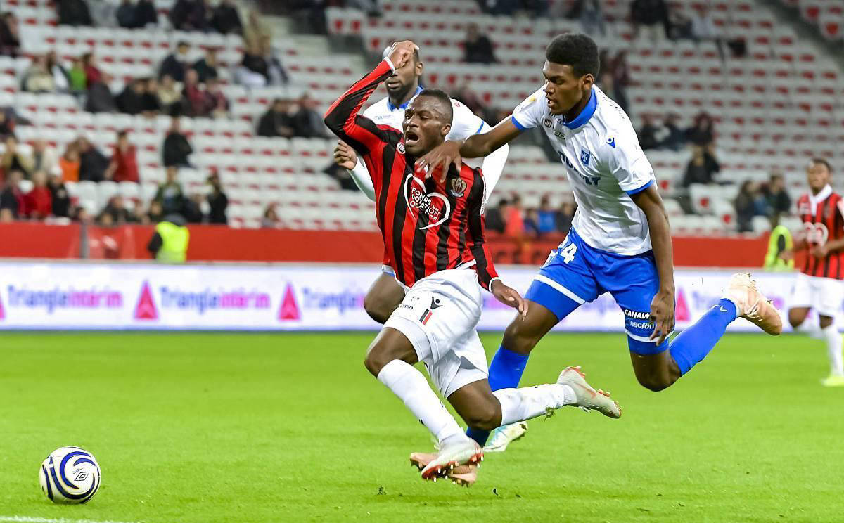 国际米兰客场逆转胜利，挤进前四