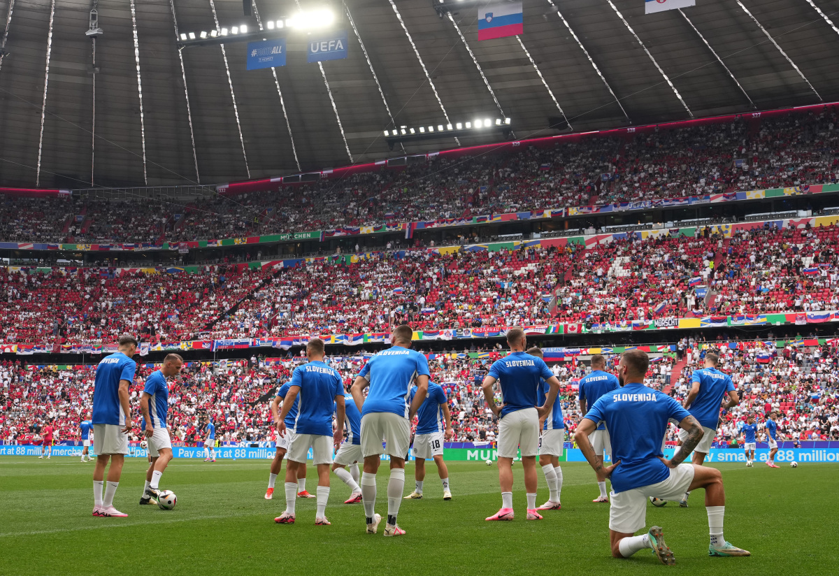 意大利足球比赛中的紧张时刻