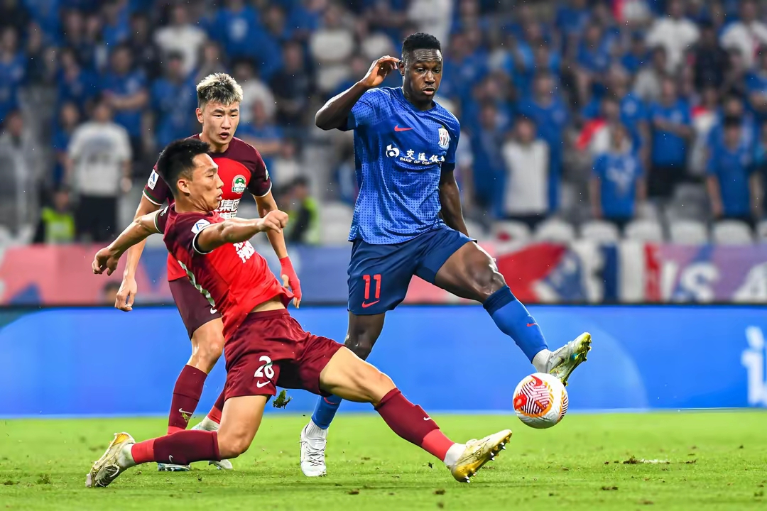 包含中超联赛局势未明，球队实力角逐激烈的词条