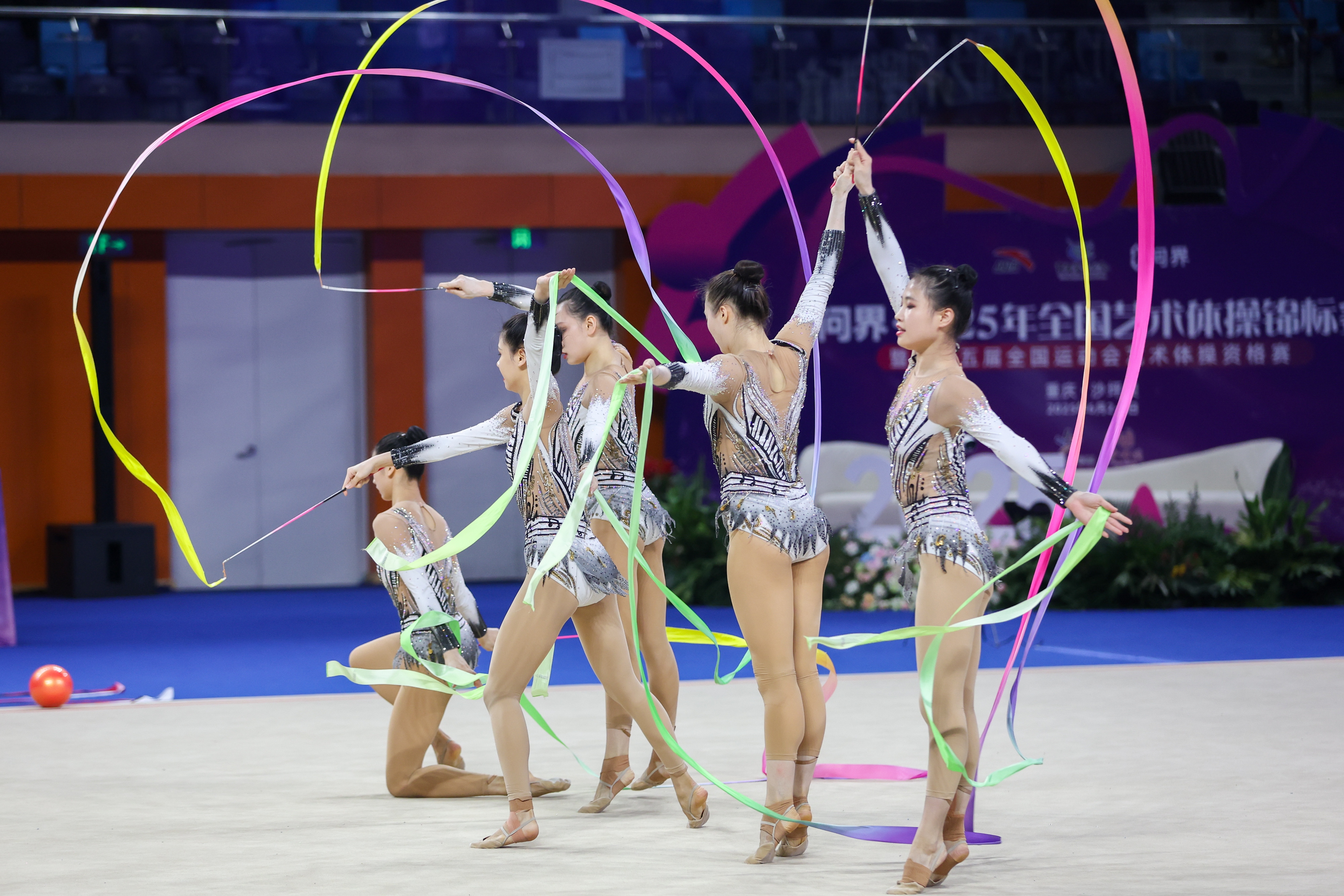 包含体操比赛总决赛拉开帷幕，优雅完美的词条