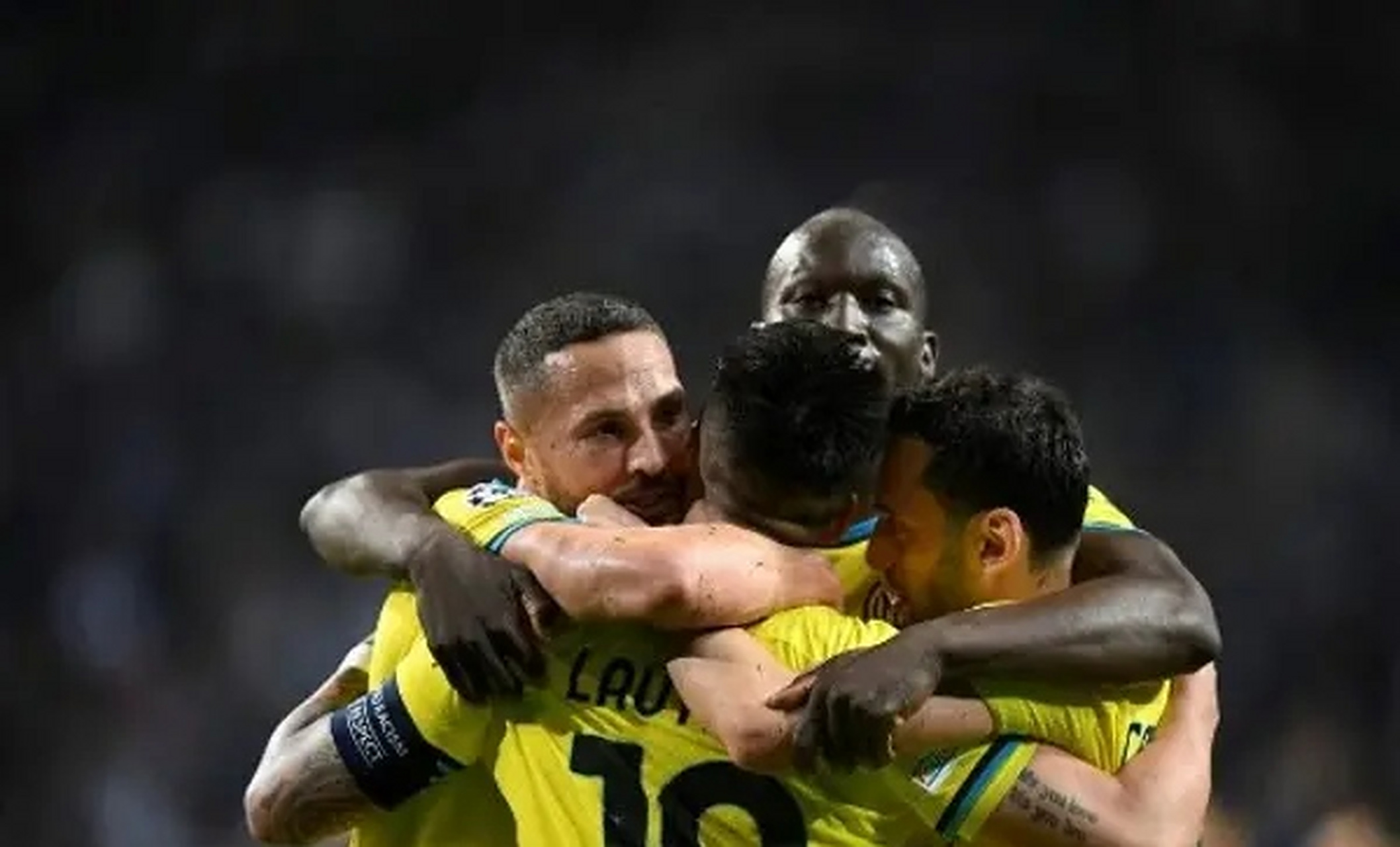 包含西甲重磅对决：AC米兰迎战拜仁，官方公布名单的词条