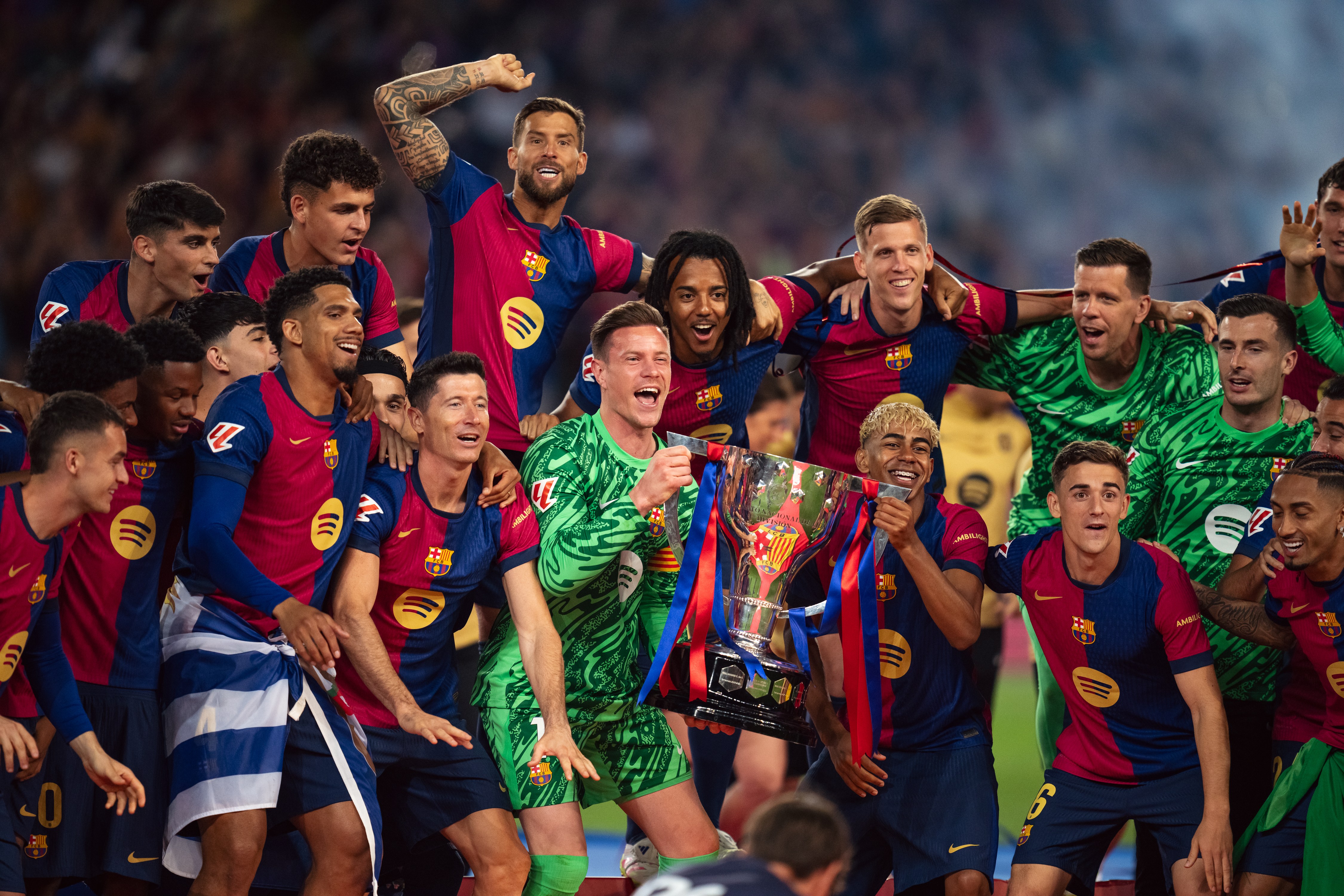 包含凯尔特人在西甲中夺冠哈兰德，出线形势明朗的词条