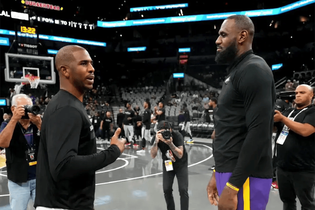 湖人率先进入西部前四，全队合力再创奇迹的简单介绍