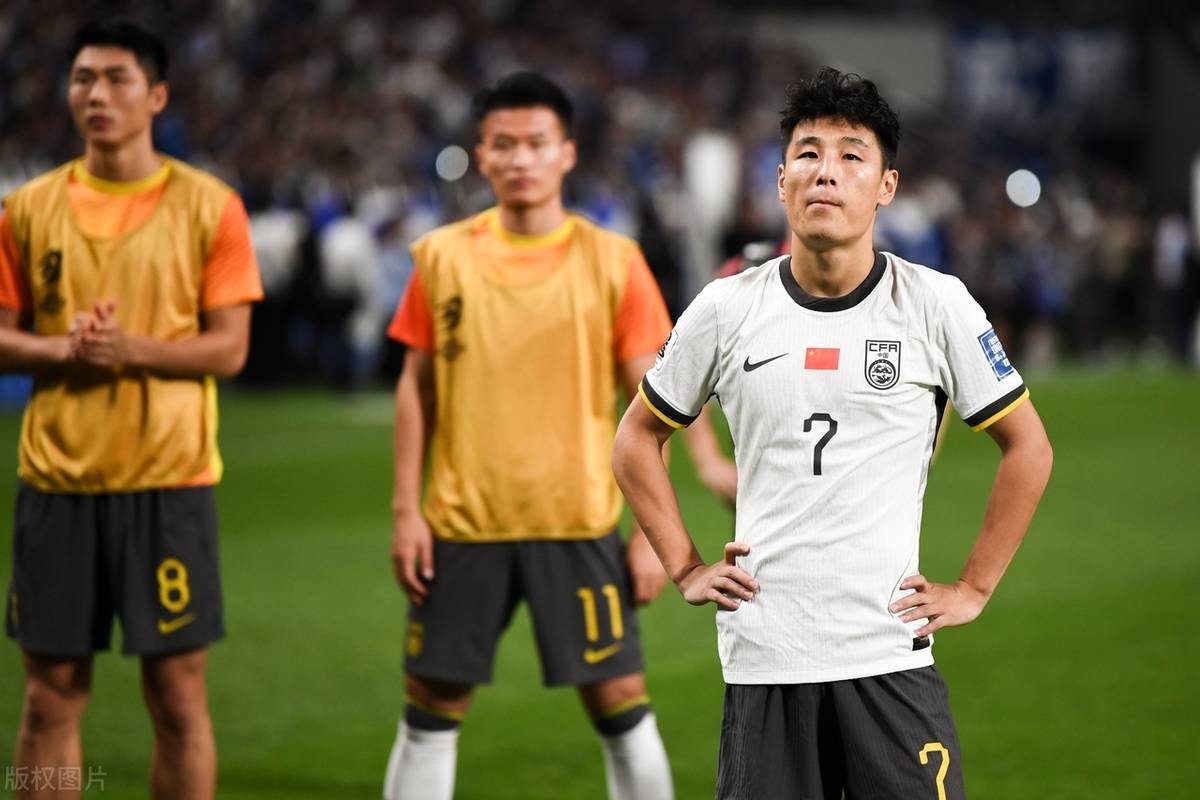 包含中国男足将在世预赛小组赛战术调整取消高中锋战术的词条