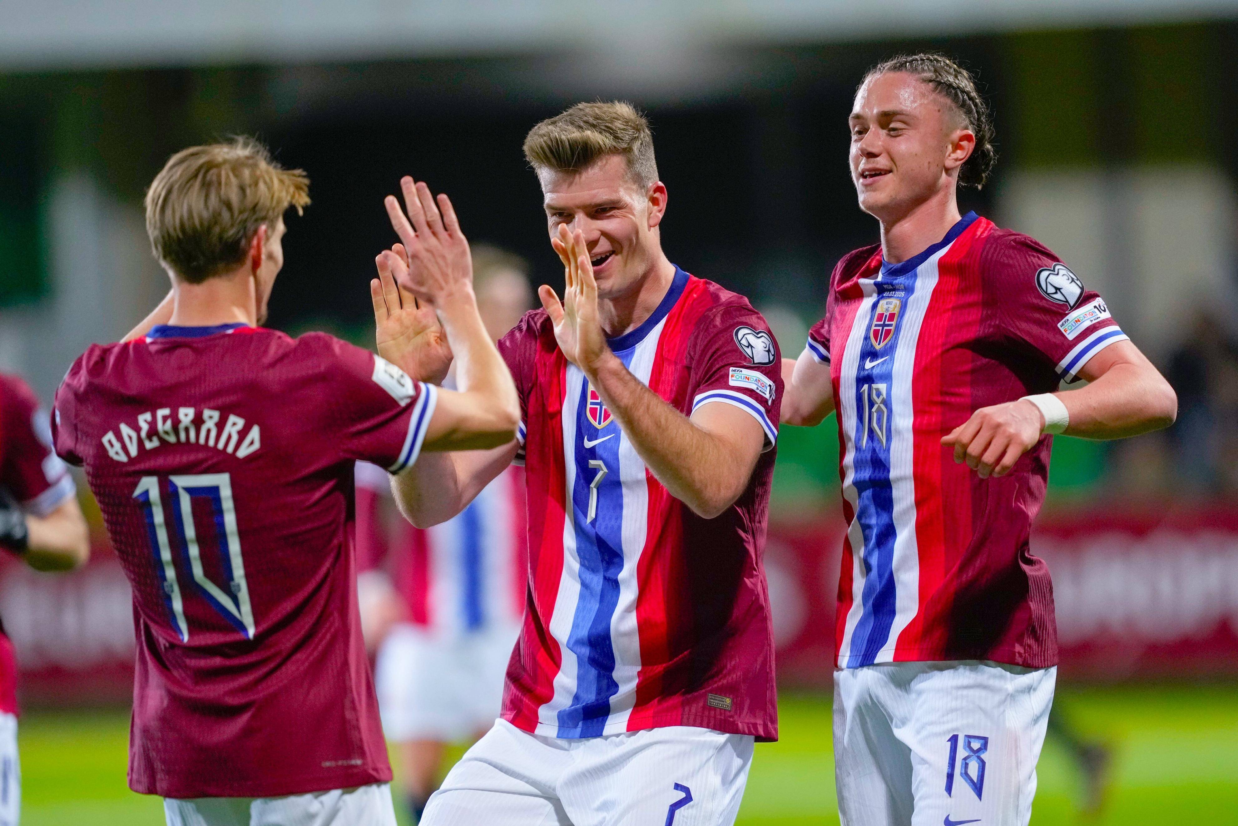 包含欧洲杯：意大利3-0瑞士，两连胜提前晋级16强的词条