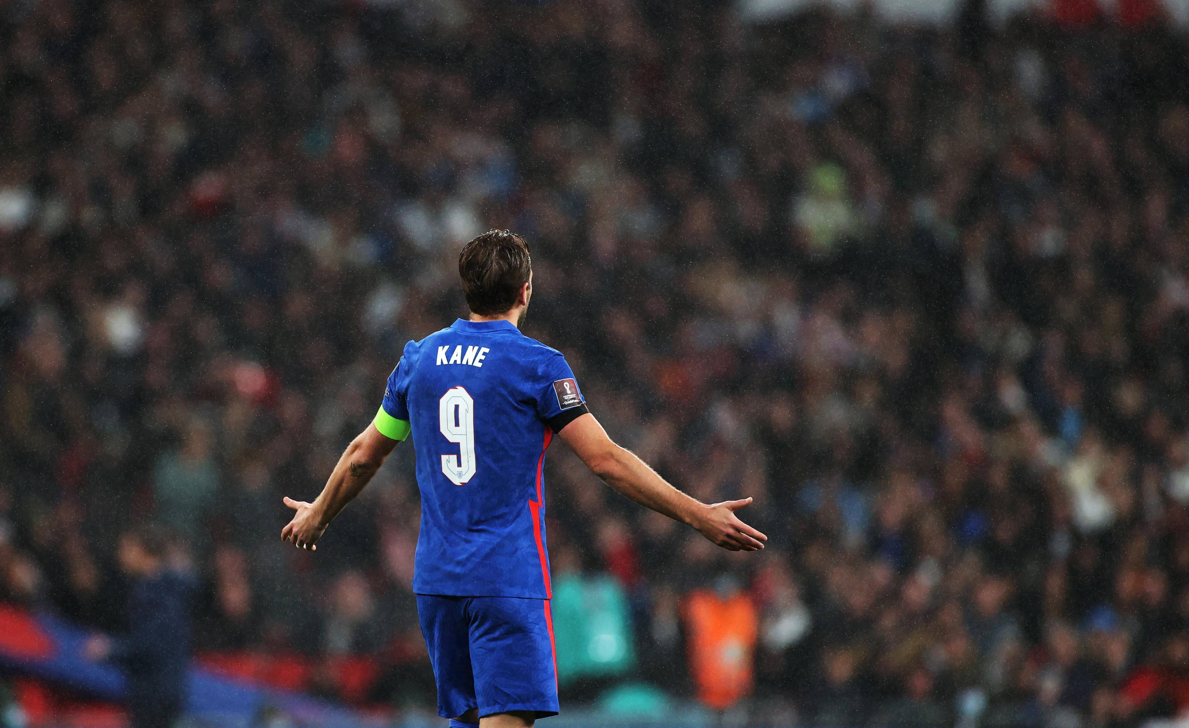 英格兰后卫因伤缺席联赛，球队备战困难