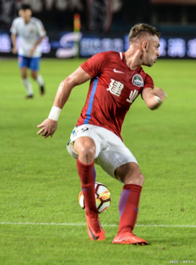 包含建业主场不敌鲁能，保级形势变得更加困难的词条