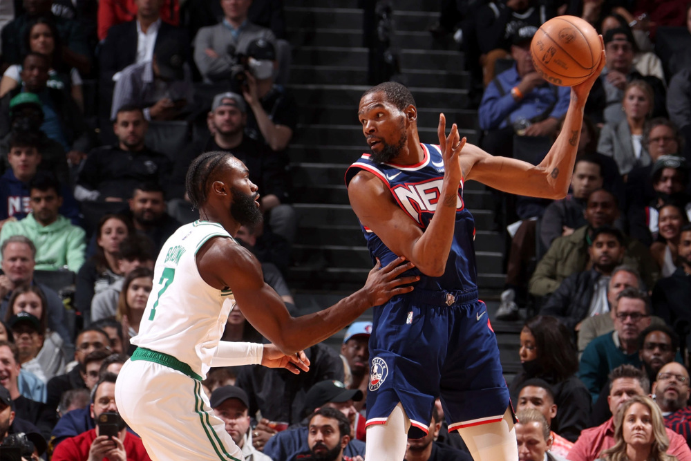 篮网大胜雄鹿，终结对手连胜