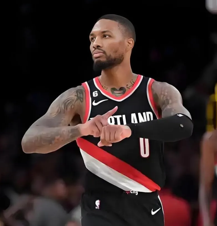 关于开拓者力克公牛，利拉德全面发挥带领全队获胜的信息